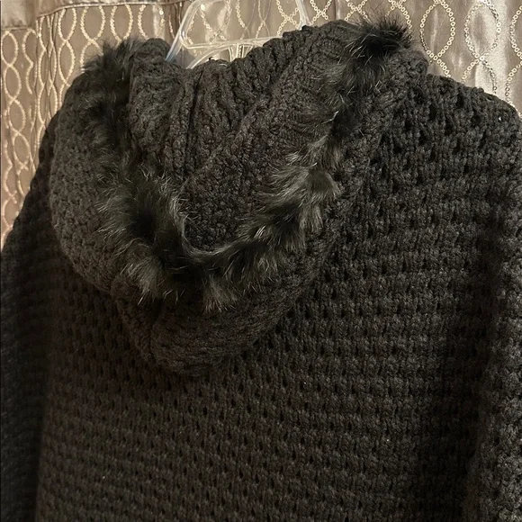Fabulous Black Chunky Knit Hooded Poncho Sweater with Fur Trim & Button Closure - Picture 7 of 10